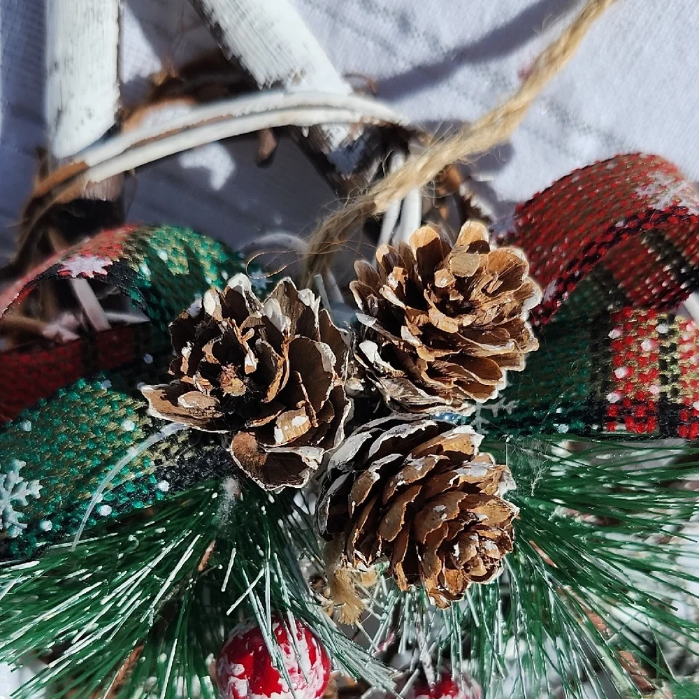 Rustic Holiday Star Wreath with Pinecones and Greenery